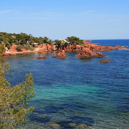 Grande Bord De Mer, Face Au Port Santa Lucia * Saint-Raphaël