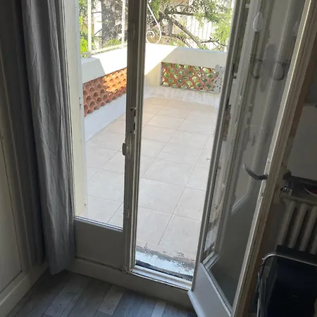 Grande Bord De Mer, Face Au Port Santa Lucia