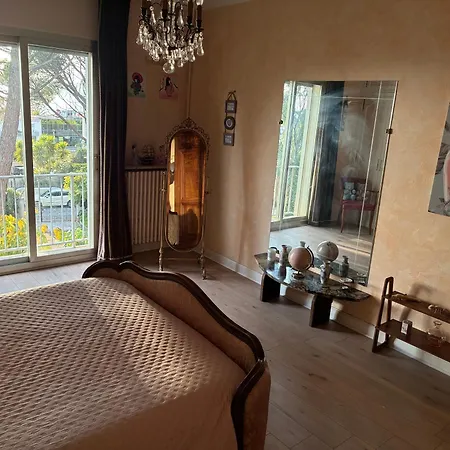 Villa Grande Bord De Mer, Face Au Port Santa Lucia *