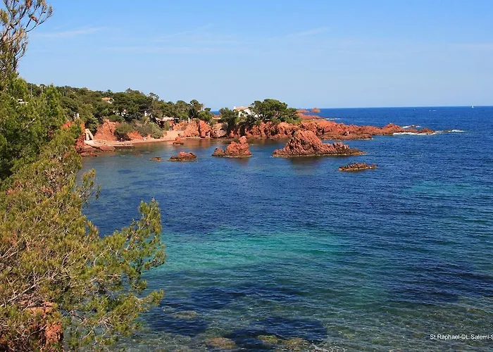 Grande Bord De Mer, Face Au Port Santa Lucia * Saint-Raphaël