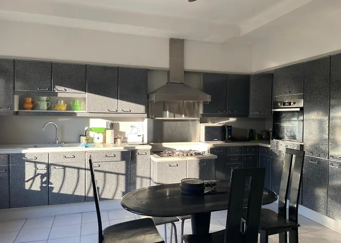 Villa Grande Bord De Mer, Face Au Port Santa Lucia *