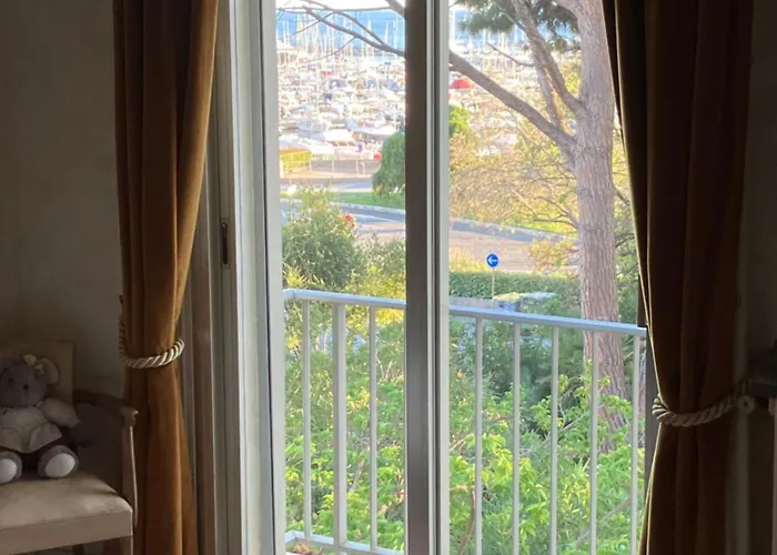 Villa Grande Bord De Mer, Face Au Port Santa Lucia *