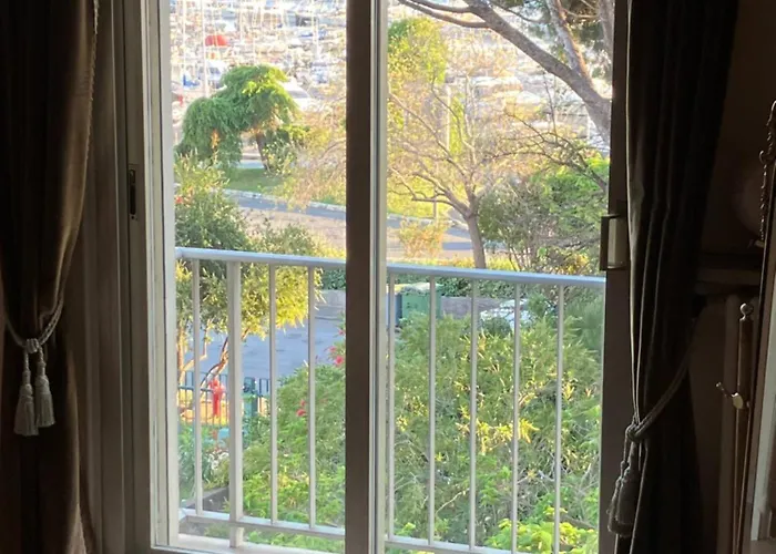 Grande Bord De Mer, Face Au Port Santa Lucia * Saint-Raphaël