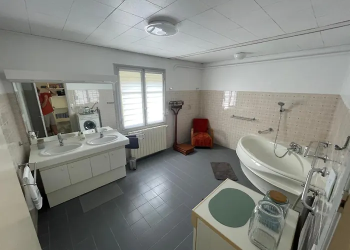 Grande Bord De Mer, Face Au Port Santa Lucia